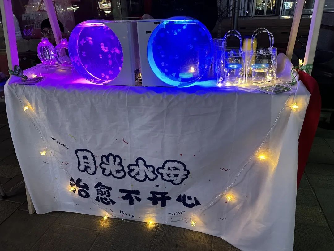 DƬ